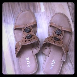 Cool tan detailed sandals